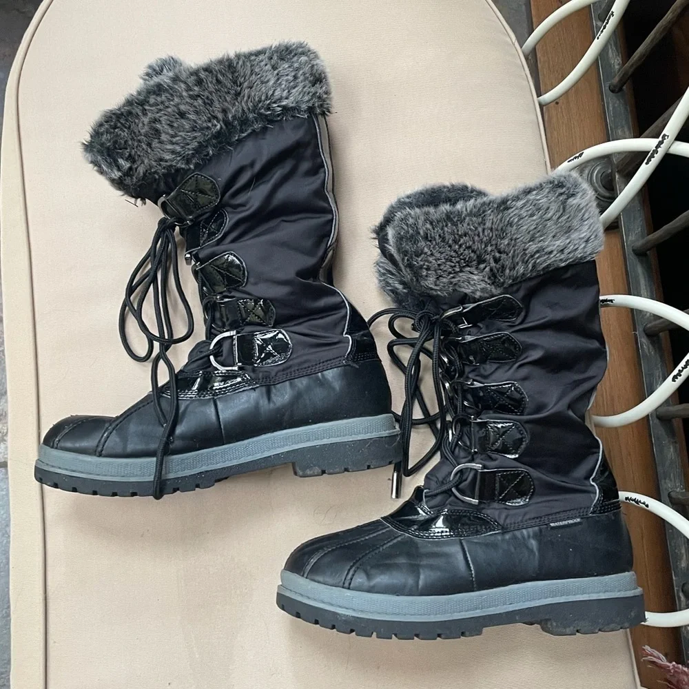 Khombu Faux Fur Trim Snow‎ Boots Black Size 9